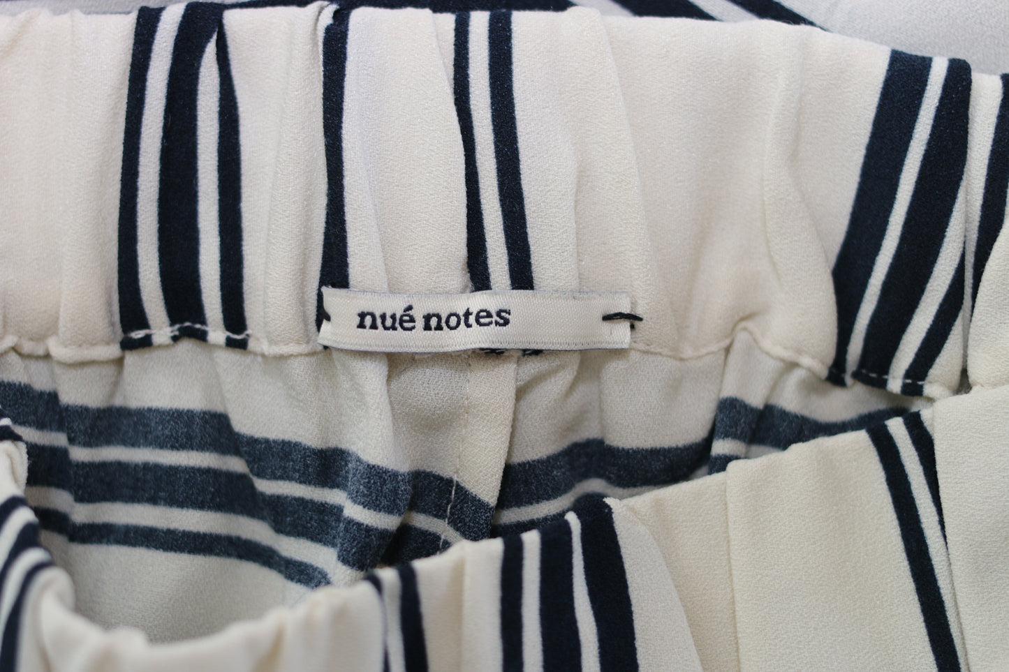 Nué notes Shorts